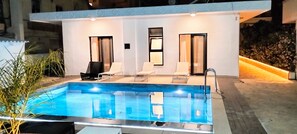 Pool - Villa 'Luxsuites' with Wi-Fi and Air Conditioning (?a???)