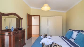 3 bedrooms, iron/ironing board, free WiFi, bed sheets