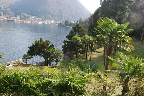 Property grounds - Apartment 'Tarlarini' with Private Terrace, Private Garden and Wi-Fi (Laveno-Mombello)