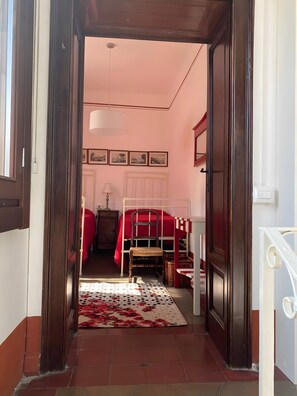 2 habitaciones, tabla de planchar con plancha y wifi gratis 