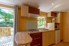 Frigorifero, microonde, piano cottura, macchina per tè/caffè