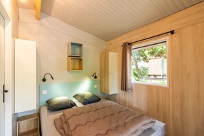 1 bedroom, free WiFi - Air-conditioned Chalet with Pool & Fishing Ponds – Périgord Noir, near Sarlat (Saint-Martial-de-Nabirat)