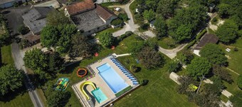 Caravan 'Lodge 8 Personnes' with Shared Pool, Private Terrace and Wi-Fi