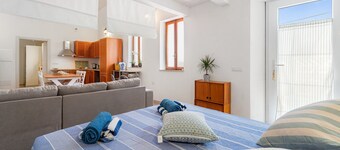 Holiday Home 'Sa Nue' with Private Terrace, Wi-Fi and Air Conditioning