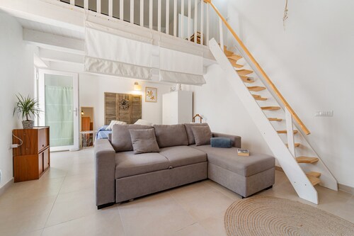 Holiday Home 'Sa Nue' with Private Terrace, Wi-Fi and Air Conditioning
