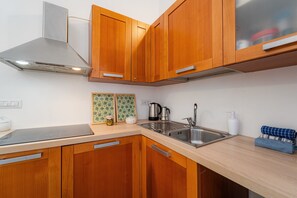 冰箱、微波炉、烤箱、炉灶