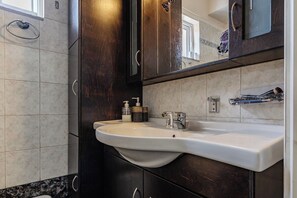 Dusche, Haartrockner, Handtücher