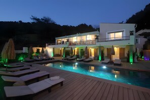 Pool - Room 'Privilege 10' with Shared Pool, Wi-Fi and Air Conditioning (Roquebrune-sur-Argens)