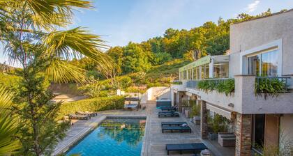 Room 'Premium 3' with Shared Pool, Wi-Fi and Air Conditioning