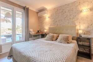 1 bedroom, free WiFi, bed sheets - Room 'Premium 3' with Shared Pool, Wi-Fi and Air Conditioning (Roquebrune-sur-Argens)