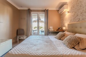 1 bedroom, free WiFi, bed sheets - Room 'Premium 3' with Shared Pool, Wi-Fi and Air Conditioning (Roquebrune-sur-Argens)