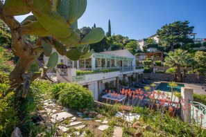 Exterior - Room 'Premium 4' with Shared Pool, Wi-Fi and Air Conditioning (Roquebrune-sur-Argens)