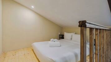 1 bedroom, iron/ironing board, travel cot, WiFi