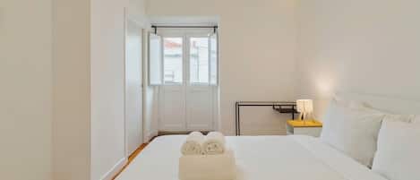 2 slaapkamers, een strijkplank/strijkijzer, reisbedje, wifi