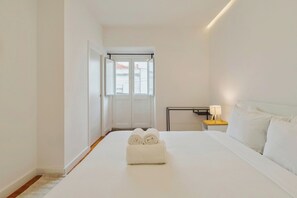 2 habitaciones, tabla de planchar con plancha, cuna de viaje y wifi 