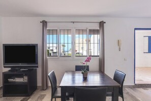 Dining - "Apartamento en la playa con WIFI" Near the Beach with Sea View, Wi-Fi & Terrace (Tarifa)