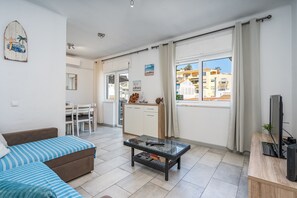 TV - Apartment 'Casa Terrace' with Private Terrace, Wi-Fi and Air Conditioning (Carvoeiro)