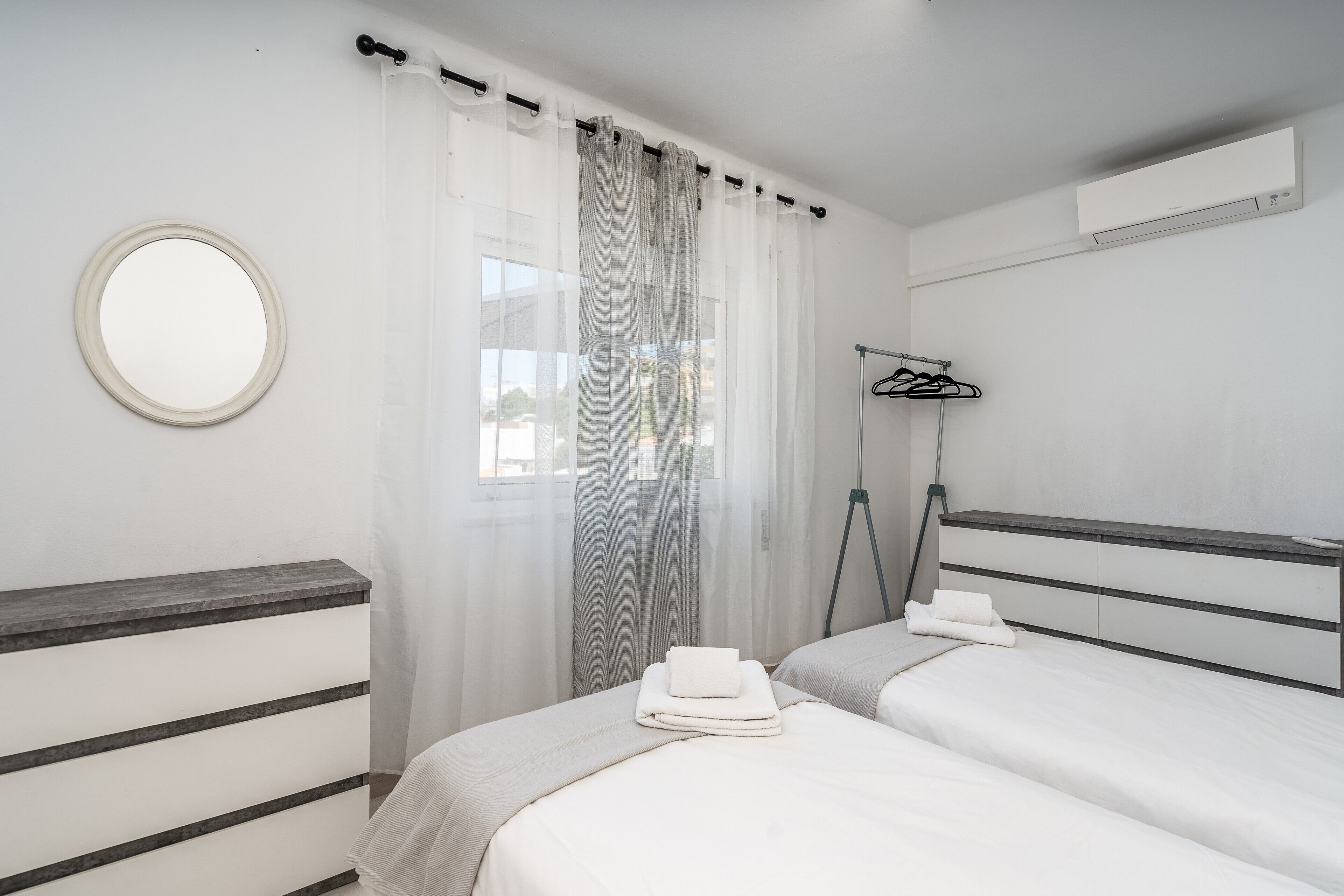 2 bedrooms, iron/ironing board, free WiFi, bed sheets