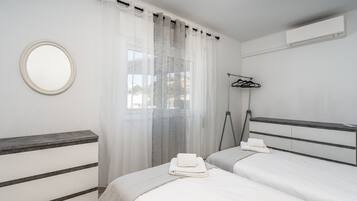 2 bedrooms, iron/ironing board, free WiFi, bed sheets