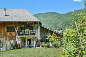 Exterior - Holiday Home 'Fayard' with Mountain View, Private Terrace and Wi-Fi (Aillon-le-Jeune)