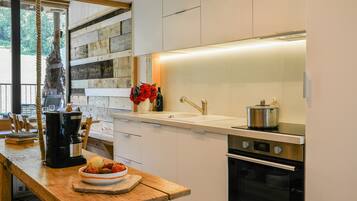 冰箱、微波炉、烤箱、炉灶