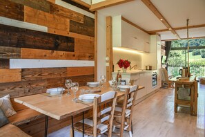 Dining - Holiday Home 'Fayard' with Mountain View, Private Terrace and Wi-Fi (Aillon-le-Jeune)