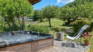 Bain à remous extérieur