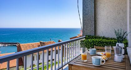Apartment 'El Privilegio De Lastres' with Sea View and Balcony