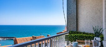 Apartamento 'El Privilegio De Lastres' con vistas al mar y balcón