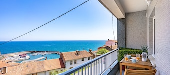 Apartment 'El Privilegio De Lastres' with Sea View and Balcony