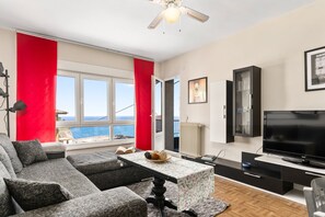 TV - Apartment 'El Privilegio De Lastres' with Sea View and Balcony (Lastres)