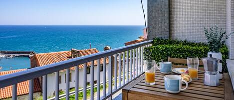 تناول الطعام بالخارج