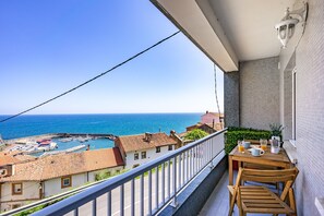 Property grounds - Apartment 'El Privilegio De Lastres' with Sea View and Balcony (Lastres)