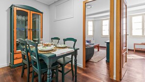 A dining area with a wooden table, chairs, and a glass cabinet. - Holiday Home 'El Fontanin, Tu Descanso Marinero' with Private Terrace (Lastres)