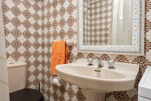 تجهيزات دش، مجففات شعر، مناشف