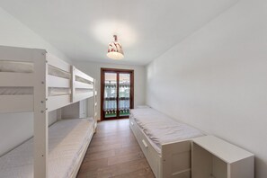 3 chambres, fer et planche à repasser, Wi-Fi gratuit, draps fournis