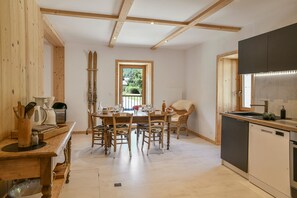 Fridge, microwave, oven, stovetop - Ciméléon Haut Cottage – Authentic Mountain Charm, Mountain View, Terrace, Sleeps 6 (Aillon-le-Jeune)