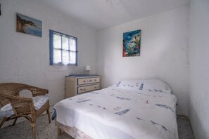 2 bedrooms, bed sheets