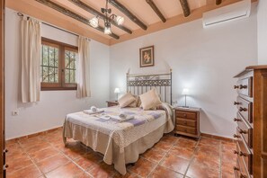 2 soverom, strykejern/-brett, wi-fi (inkludert) og sengetøy