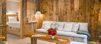 Gîte Ciméléon Bas – Authentic Farmhouse, Alpine Views, Private Terrace, Sleeps 4