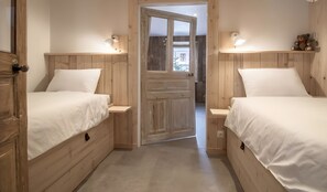 2 bedrooms, free WiFi, bed sheets, wheelchair access