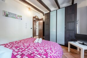 2 slaapkamers, een strijkplank/strijkijzer, gratis wifi, beddengoed