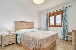 3 bedrooms, iron/ironing board, free WiFi, bed sheets - Apartment 'Cazabonnet' with Mountain View, Balcony and Wi-Fi (Frigiliana)