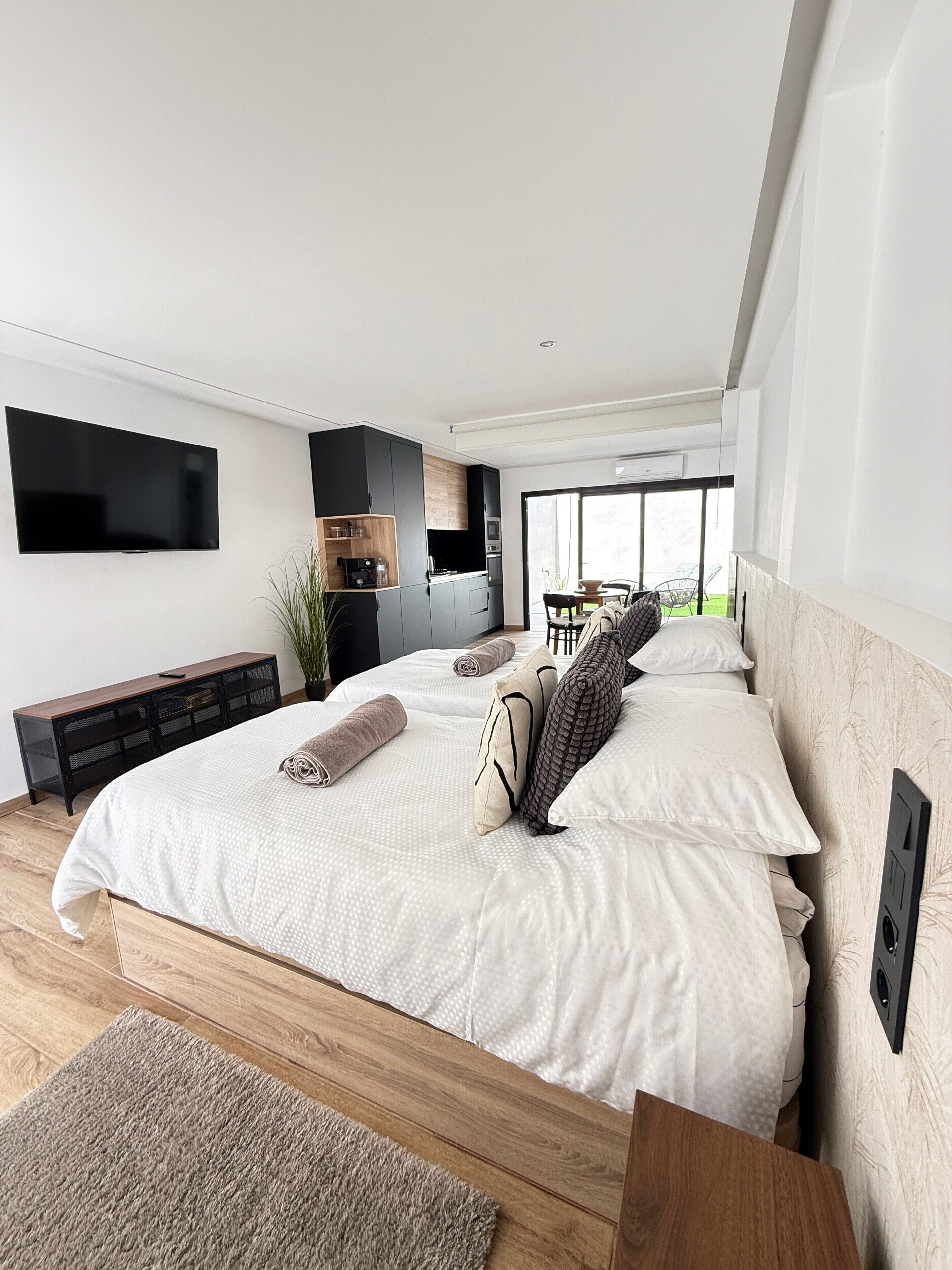 1 habitación, tabla de planchar con plancha, wifi gratis y ropa de cama 