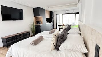 1 habitación, tabla de planchar con plancha, wifi gratis y ropa de cama
