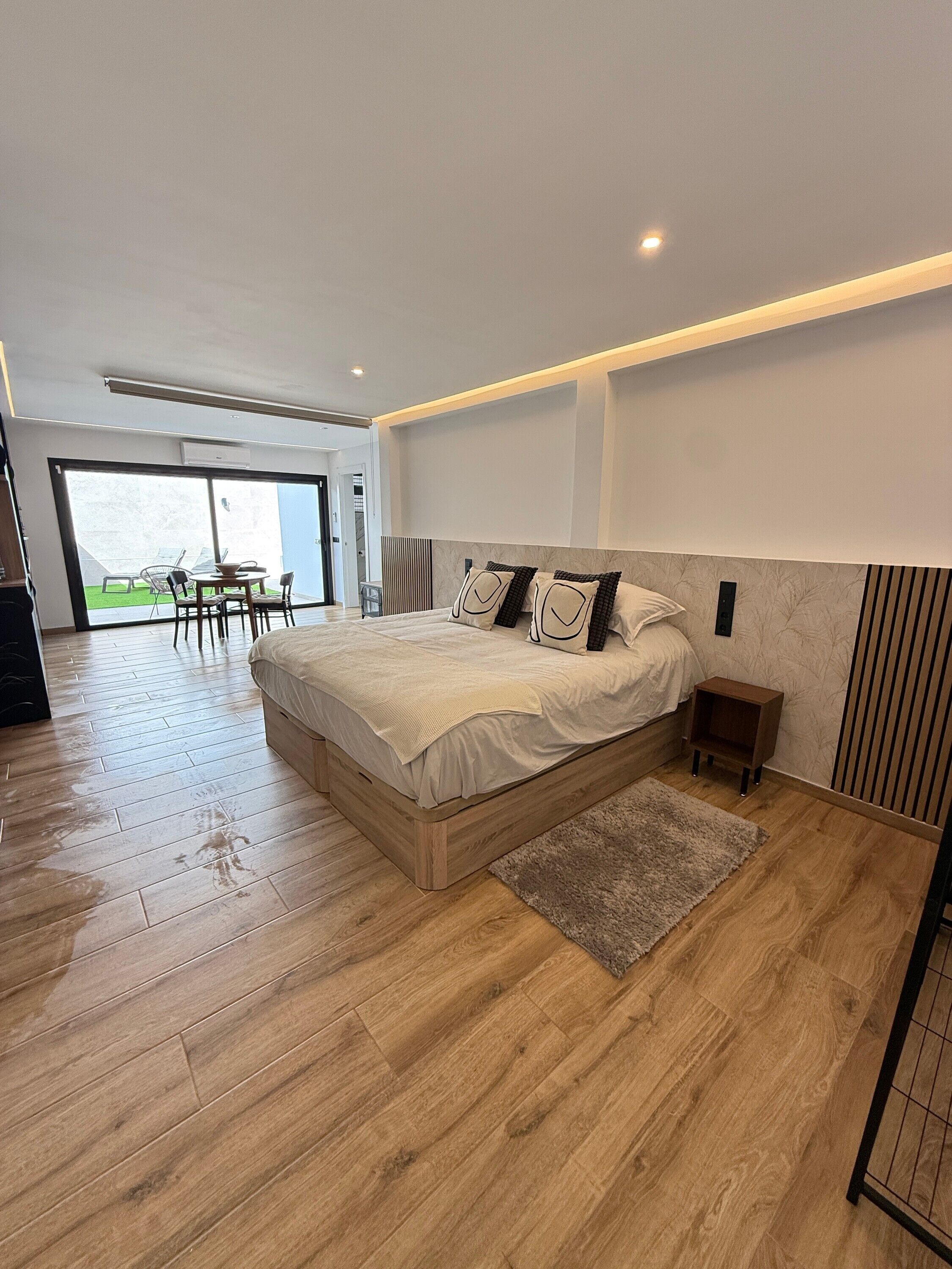 1 slaapkamer, een strijkplank/strijkijzer, gratis wifi, beddengoed