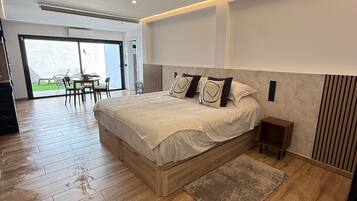 1 slaapkamer, een strijkplank/strijkijzer, gratis wifi, beddengoed