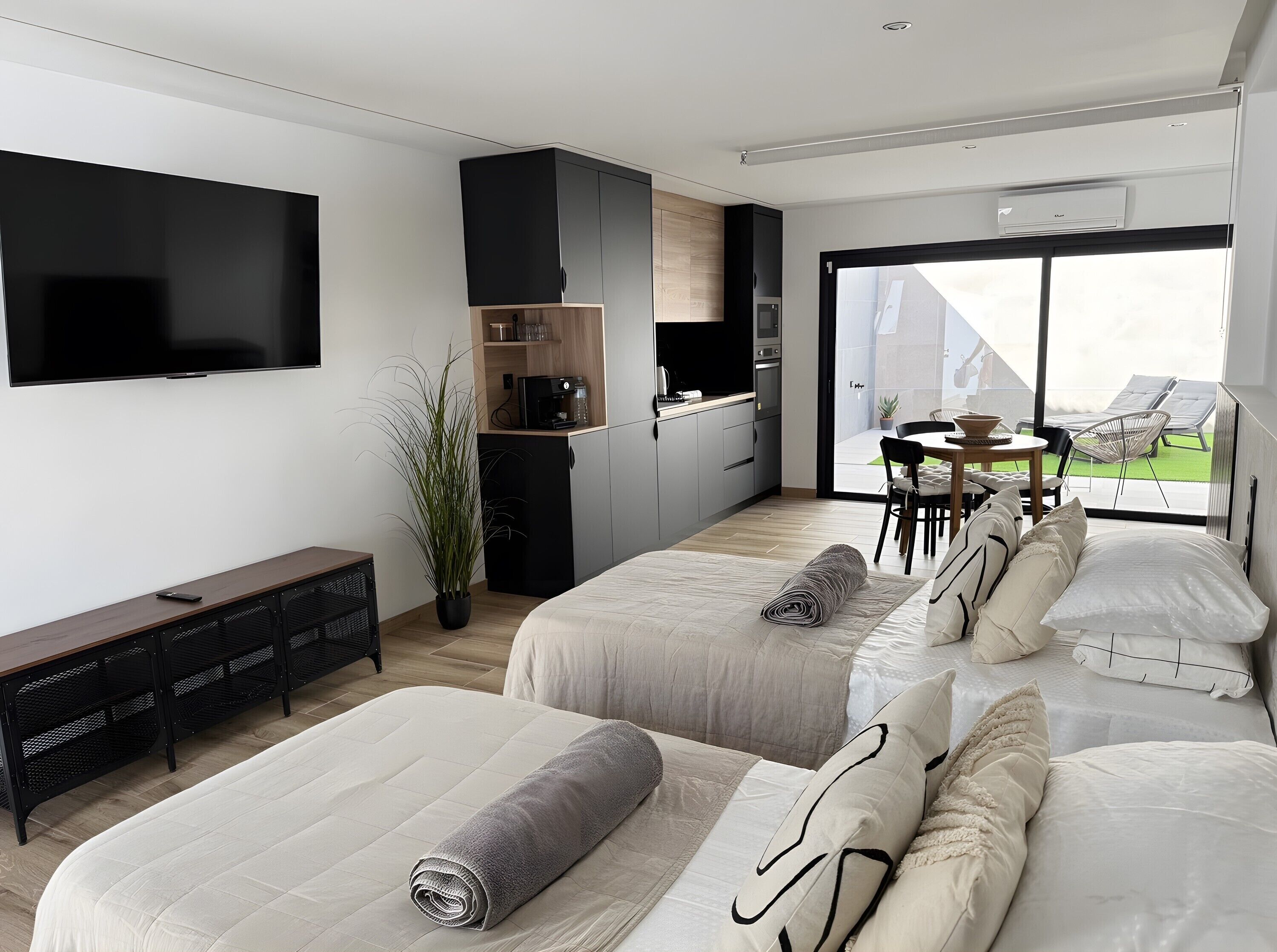 1 habitación, tabla de planchar con plancha, wifi gratis y ropa de cama 