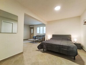 1 chambre, fer et planche à repasser, lit parapluie, Wi-Fi gratuit