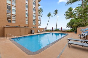 Pool - Beachfront Condo in Kihei! (Kihei)